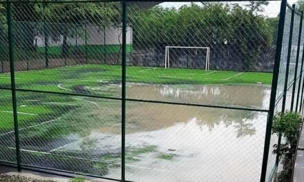 CANCHA DE FÚTBOL 5 CONSTRUIDA  POR EL PROGRAMA «MUNDIAL SOCIAL» DE CLAUDIA SHEINBAUM «SE INUNDÓ»