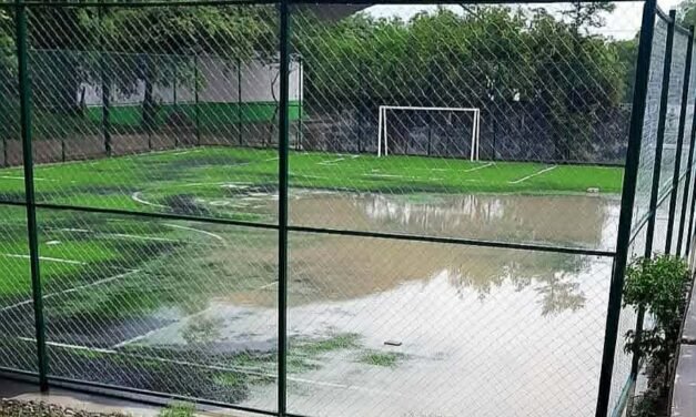 CANCHA DE FÚTBOL 5 CONSTRUIDA  POR EL PROGRAMA «MUNDIAL SOCIAL» DE CLAUDIA SHEINBAUM «SE INUNDÓ»