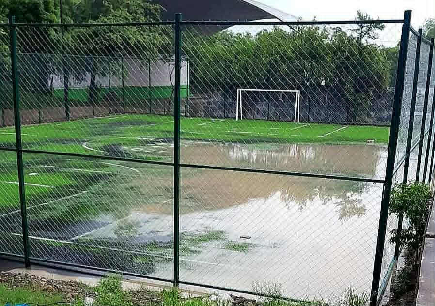 CANCHA DE FÚTBOL 5 CONSTRUIDA  POR EL PROGRAMA «MUNDIAL SOCIAL» DE CLAUDIA SHEINBAUM «SE INUNDÓ»