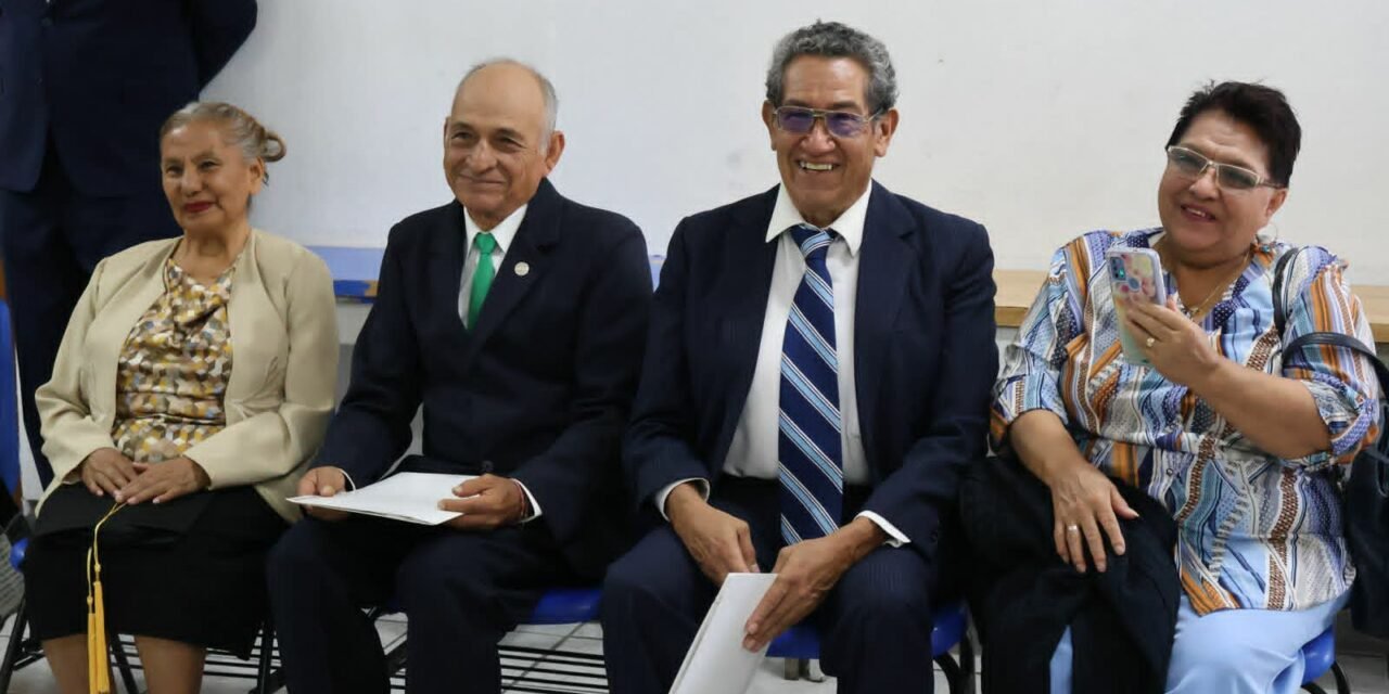 GOBIERNO ESTATAL APOYA A FÉLIX Y FERNANDO A GRADUARSE DE LA PREPARATORIA