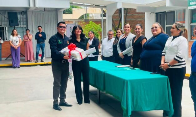 GOBIERNO ESTATAL IMPULSA LA FORMACIÓN DE FUTUROS DOCENTES CON ENTREGA DE ACERVOS LITERARIOS