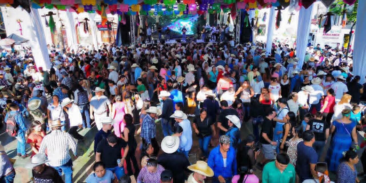 RÉCORD GUINNESS DEL HUAPANGO EN XILITLA GENERÓ DERRAMA HISTÓRICA DE 20 MILLONES DE PESOS