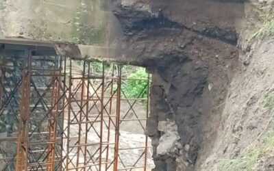 ANTE PERSISTENTES LLUVIAS, CIERRE TOTAL DEL PUENTE DE LA SAGRADA FAMILIA