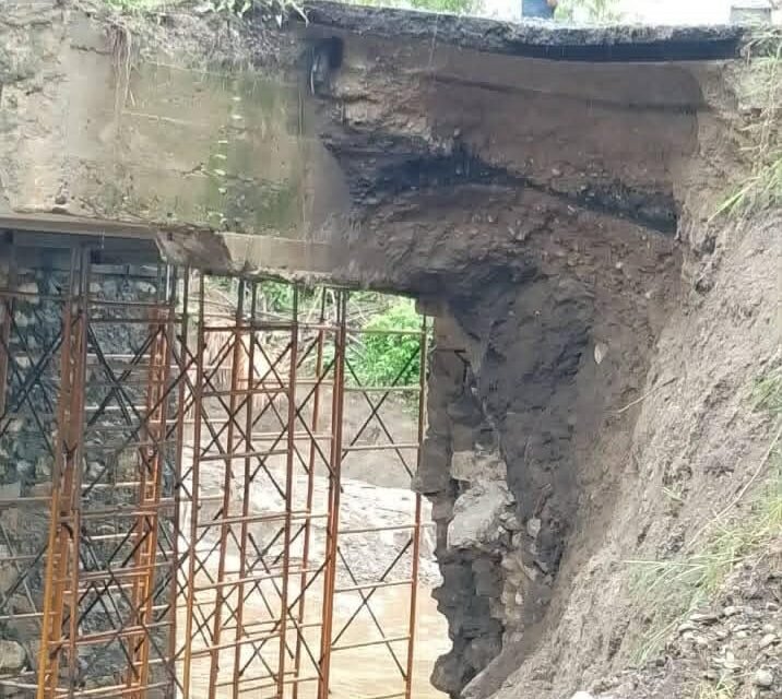 ANTE PERSISTENTES LLUVIAS, CIERRE TOTAL DEL PUENTE DE LA SAGRADA FAMILIA