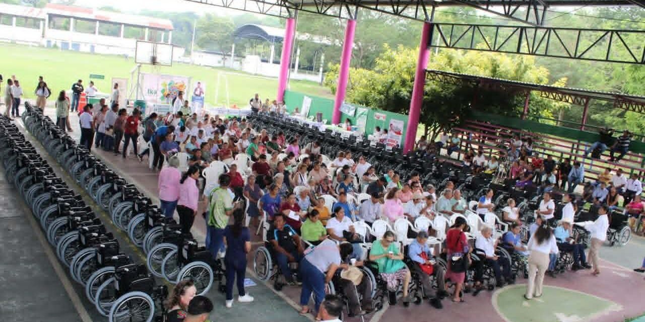 GOBIERNO ESTATAL ENTREGA APOYOS A PERSONAS CON DISCAPACIDAD