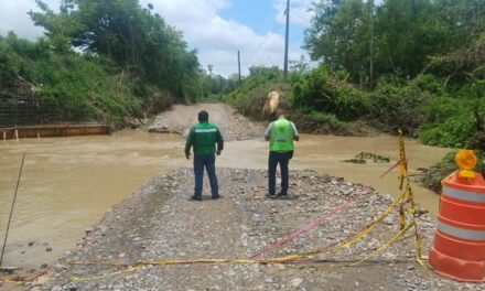 GOBIERNO ESTATAL MANTIENE CERRADO PASO EN PUENTE DEL EJE XOLOL-TAMUÍN POR CRECIENTE DE AGUA