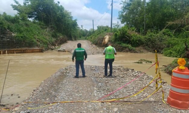 GOBIERNO ESTATAL MANTIENE CERRADO PASO EN PUENTE DEL EJE XOLOL-TAMUÍN POR CRECIENTE DE AGUA