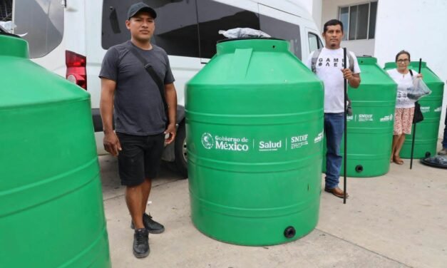 GOBIERNO ESTATAL ACERCA TINACOS A FAMILIAS POTOSINAS
