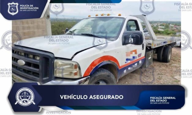 FISCALÍA DE SLP ASEGURA VEHÍCULO CON REPORTE DE ROBO EN MEXQUITIC DE CARMONA