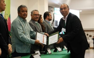 EL GOBERNADOR RICARDO GALLARDO RECONOCE A 297 TRABAJADORES DEL SISTEMA EDUCATIVO DEL SEER