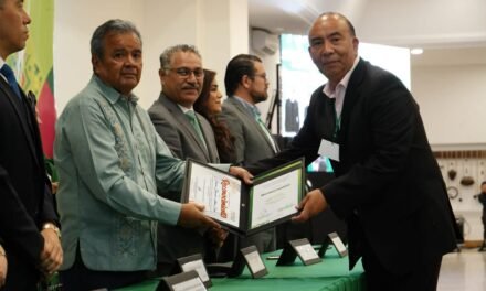 EL GOBERNADOR RICARDO GALLARDO RECONOCE A 297 TRABAJADORES DEL SISTEMA EDUCATIVO DEL SEER