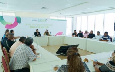EL GOBERNADOR RICARDO GALLARDO ACUERDA CON TAXISTAS SEGUIR MEJORANDO EL SERVICIO