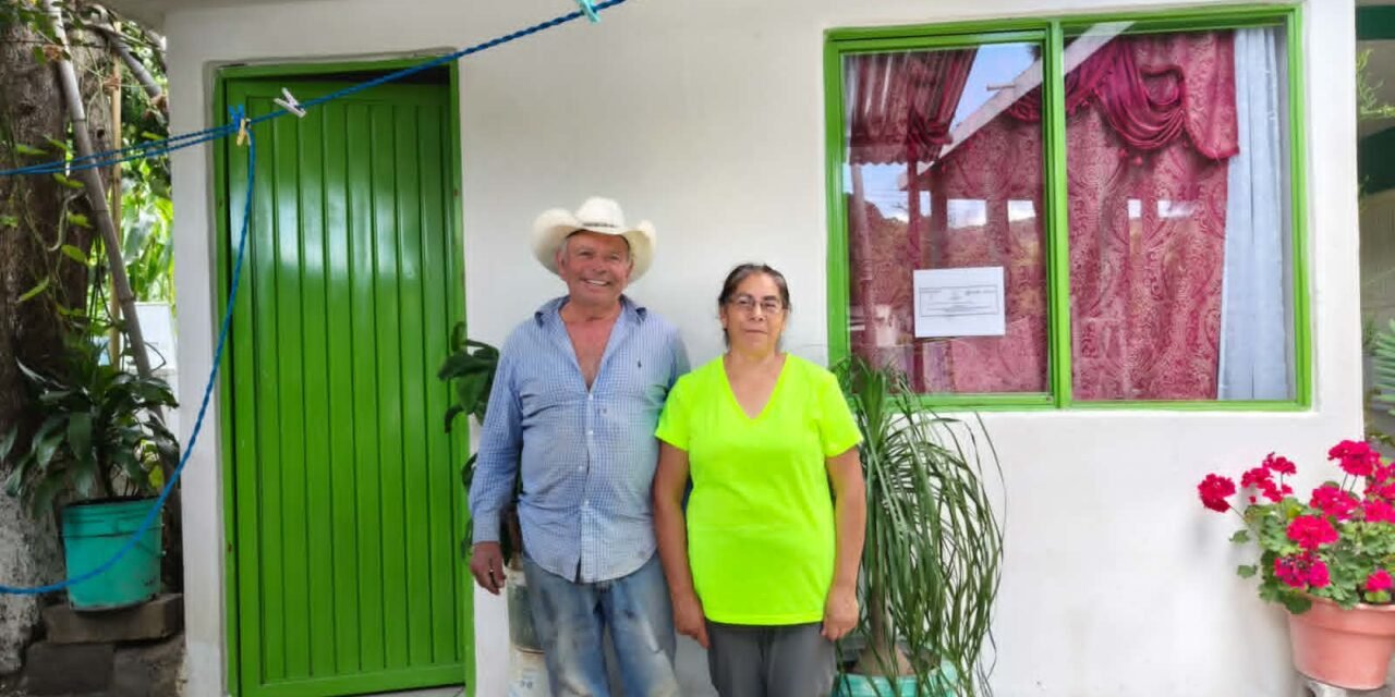 GOBIERNO DEL ESTADO ENTREGA 62 CUARTOS DORMITORIO EN ALAQUINES