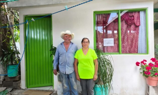 GOBIERNO DEL ESTADO ENTREGA 62 CUARTOS DORMITORIO EN ALAQUINES