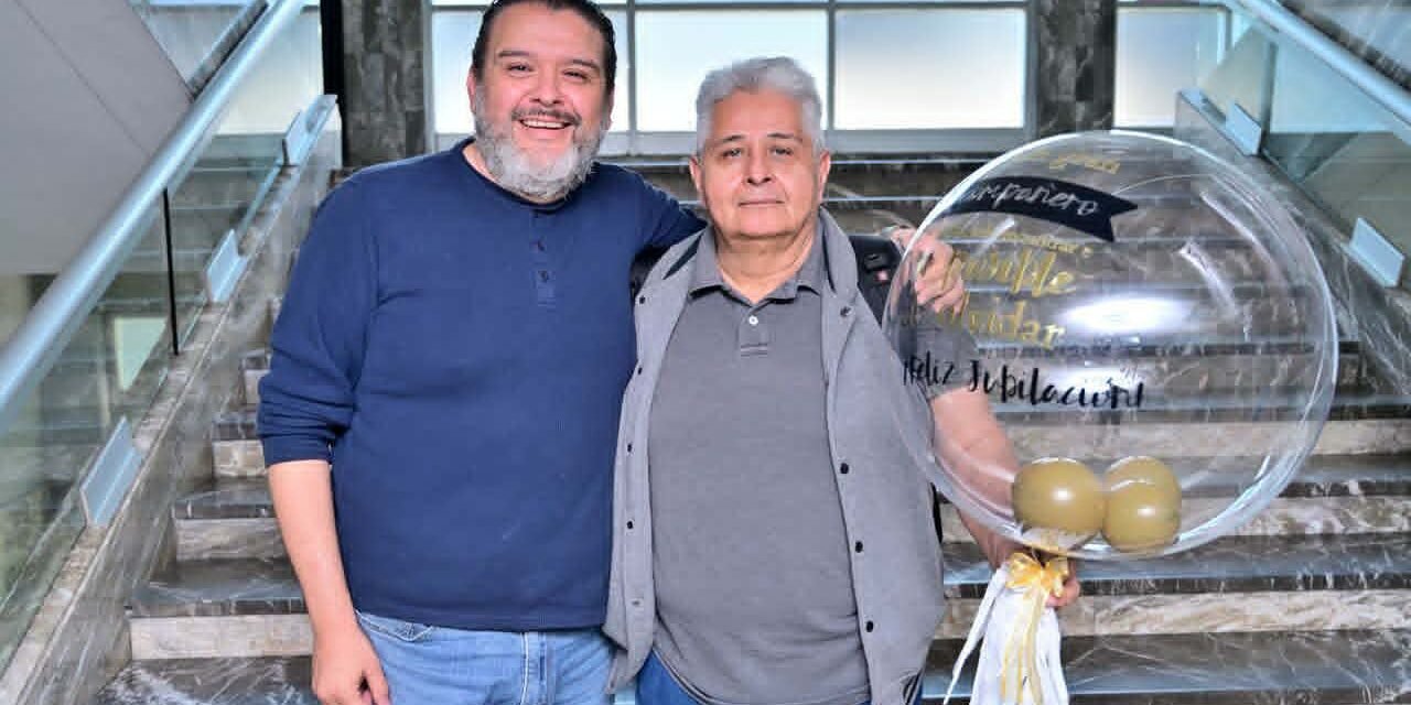 FISCALÍA POTOSINA RECONOCE LA TRAYECTORIA DE DOS SERVIDORES PÚBLICOS EN SU JUBILACIÓN