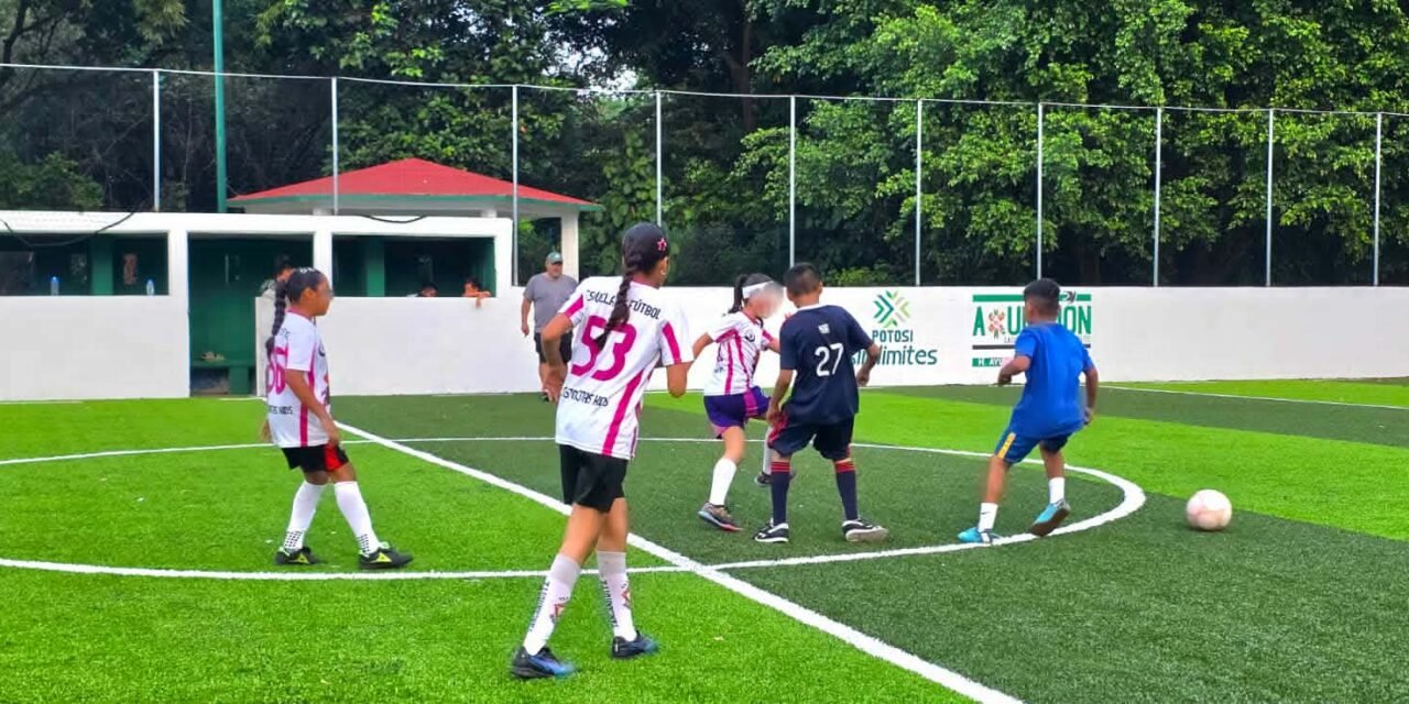 REHABILITACIÓN DE LA UNIDAD DEPORTIVA YA ES DISFRUTADA POR LAS FAMILIAS DE AQUISMÓN