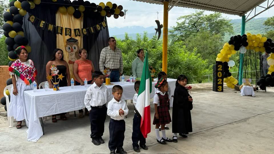 TEMO BALDERAS PADRINO DE MÁS DE 1300 EGRESADOS