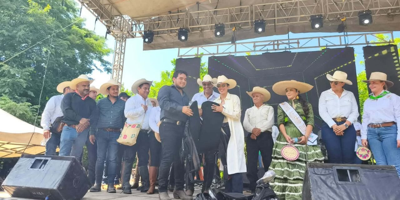 GOBIERNO DEL ESTADO APOYA LAS TRADICIONES GANADERAS EN AQUISMÓN