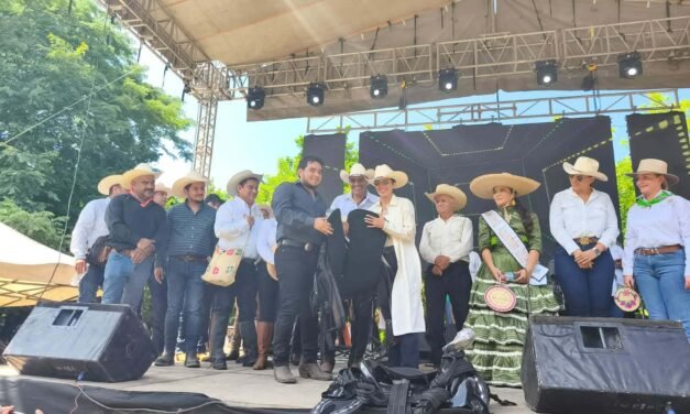 GOBIERNO DEL ESTADO APOYA LAS TRADICIONES GANADERAS EN AQUISMÓN