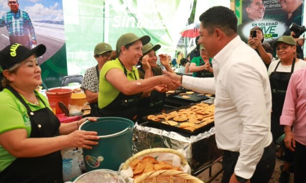 EL GOBERNADOR RICARDO GALLARDO CELEBRA EL DÍA DE LA GARNACHA CON FAMILIAS DE SOLEDAD