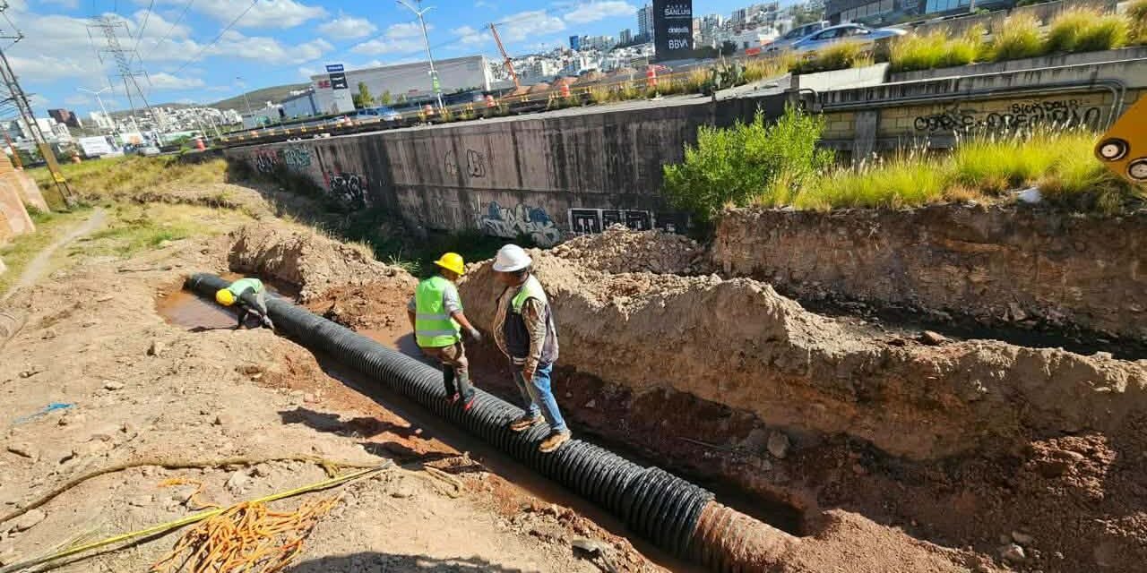 SEDUVOP CONCLUYE REPARACIÓN DE DRENAJE DURANTE OBRAS EN GLORIETA DE LA FAMILIA