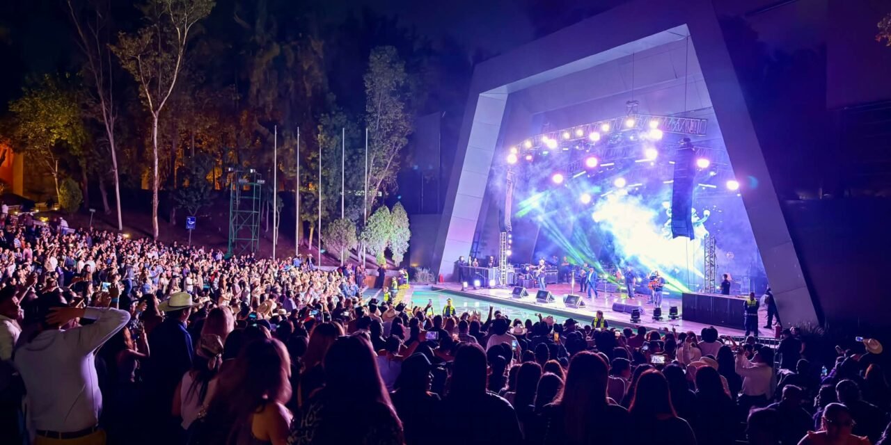 TEATRO DE LA CIUDAD REÚNE A MILES EN NOCHE INOLVIDABLE CON LA FIRMA