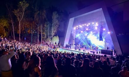 TEATRO DE LA CIUDAD REÚNE A MILES EN NOCHE INOLVIDABLE CON LA FIRMA