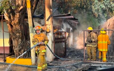 PERSONAL DE BOMBEROS SOFOCAN INCENDIO DE UN LOCAL ESTA MADRUGADA