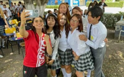 BOXEADORA OLÍMPICA FÁTIMA HERRERA INSPIRA A JÓVENES DE COBACH SLP A LUCHAR POR SUS SUEÑOS