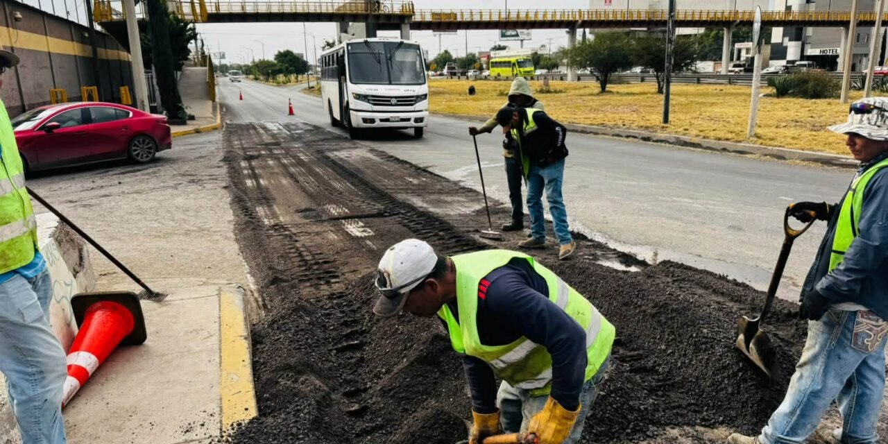SEDUVOP MANTIENE EN MARCHA NIVELACIÓN EN LATERAL DE LA CARRETERA 57