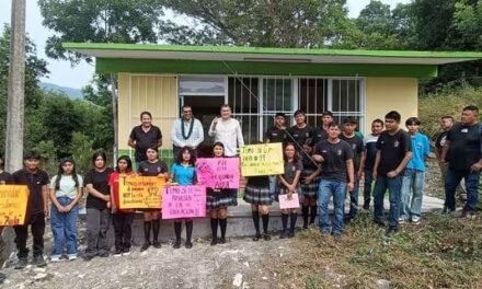 ALCALDE TEMO BALDERAS ENTREGA AULA A ALUMNOS DE LA PREPARATORIA DEL EJIDO PALO DE ARCO