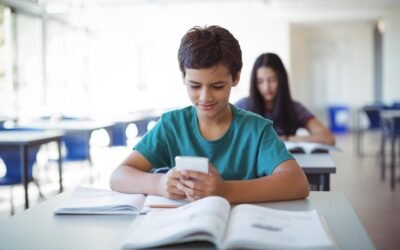 FAMILIAS POTOSINAS AVALAN RESTRICCIÓN DE CELULARES EN EDUCACIÓN BÁSICA