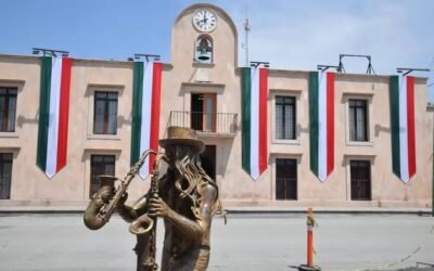 GOBIERNO DE SOLEDAD VISTE DE TRICOLOR EL PALACIO MUNICIPAL CON MOTIVO DEL MES PATRIO