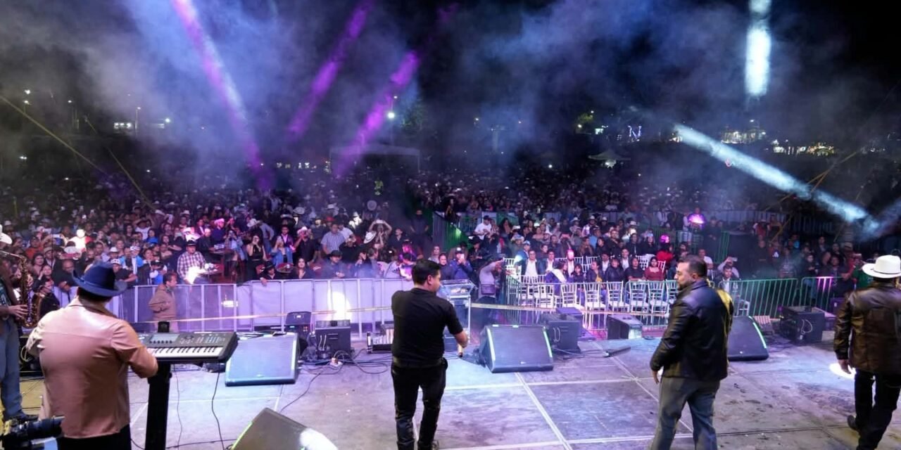 ALACRANES MUSICAL HACE VIBRAR LA FEREPO 2026 CON UNA NOCHE DE PASITO DURANGUENSE