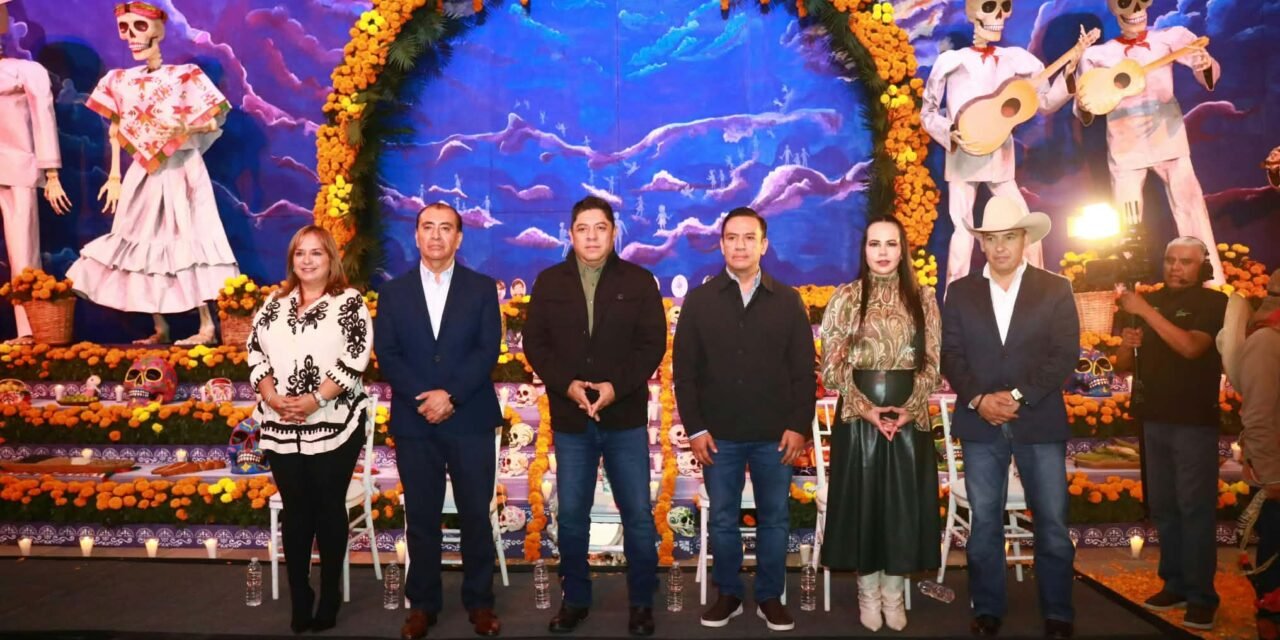 EL GOBERNADOR RICARDO GALLARDO INAUGURA MONUMENTAL ALTAR DE MUERTOS EN PALACIO DE GOBIERNO